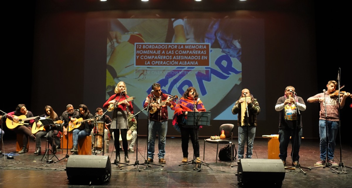 12 bordados por la memoria – homenaje a los compañeros asesinados en la Operación&nbsp;Albania